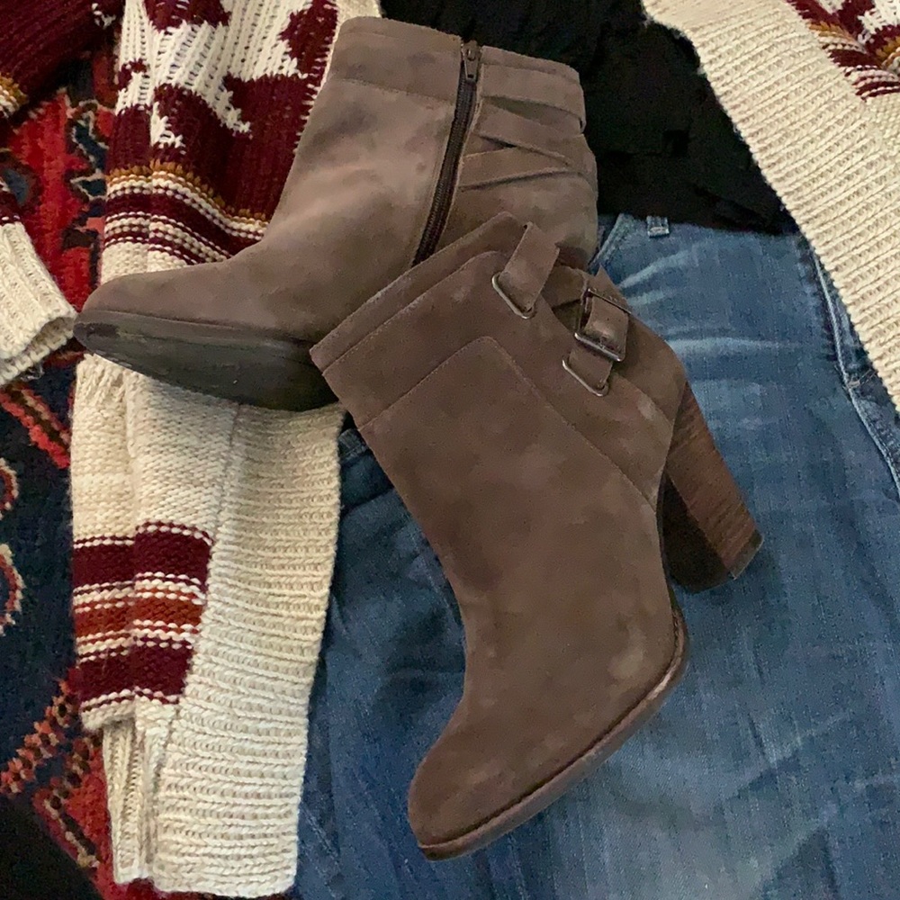 Gianna Bini ankle booties